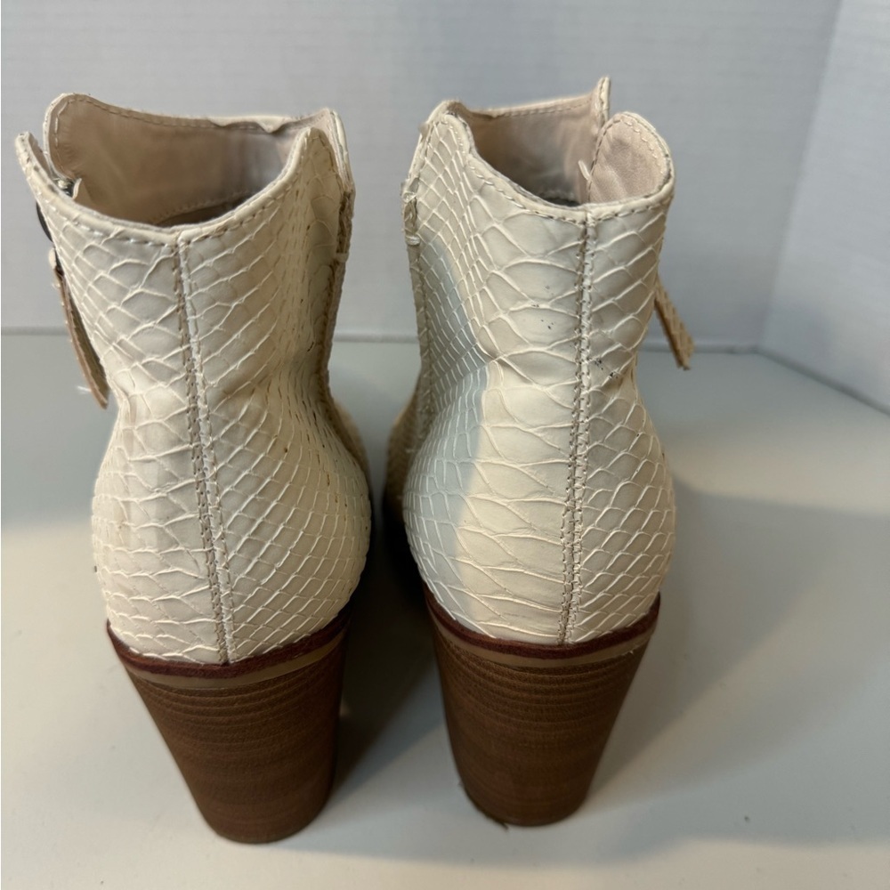 Mia White Python Ankle Booties, Size 8.5 - Picture 12 of 13